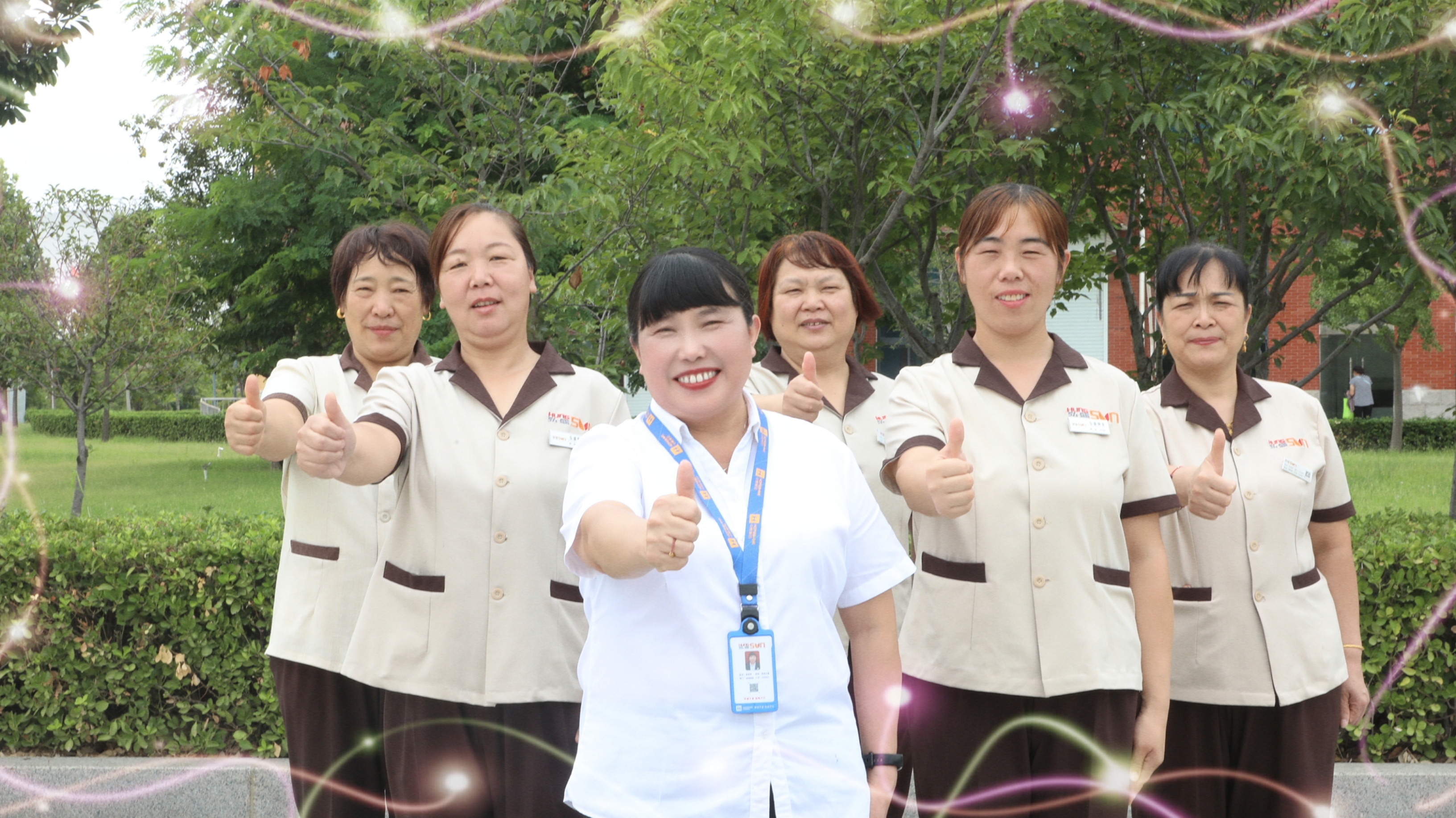 业主组团送锦旗，这家物业“出圈”了