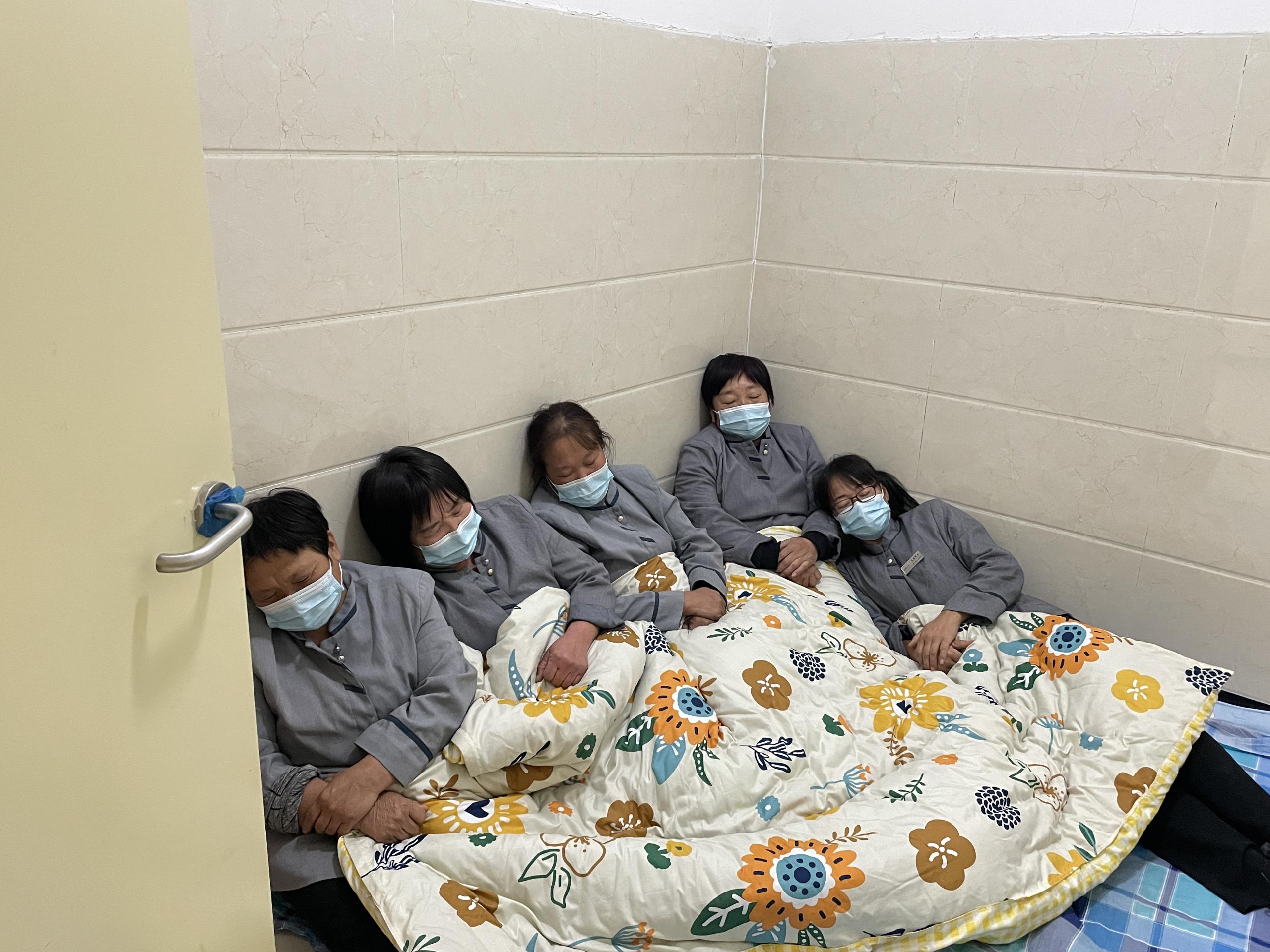 致敬“疫”线弘盛人 | 你出不去的门是他们回不去的家......