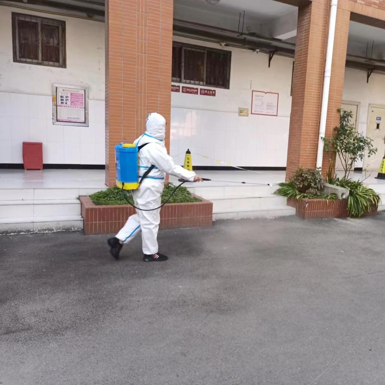 致敬“疫”线弘盛人 | 你出不去的门是他们回不去的家......